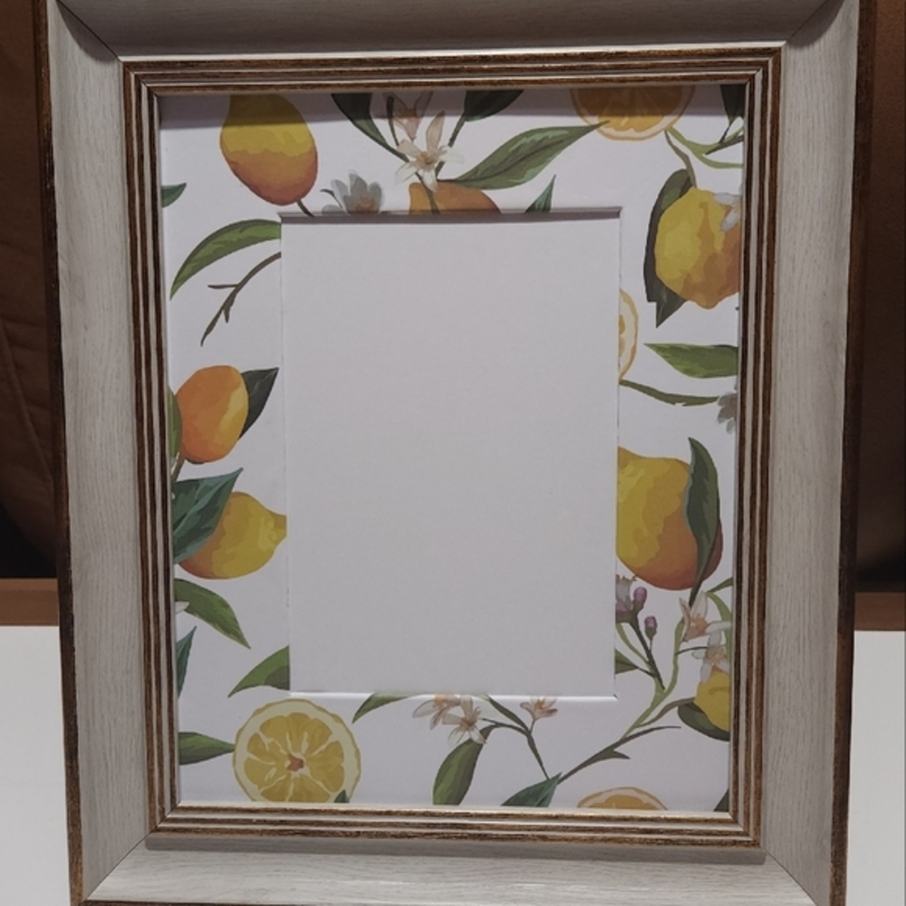 Lemon Print Picture Frame | When Life Gives You Lemons... Display Them!